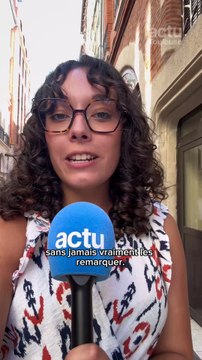 Des sortes de crochets sur le bas des bâtiments anciens