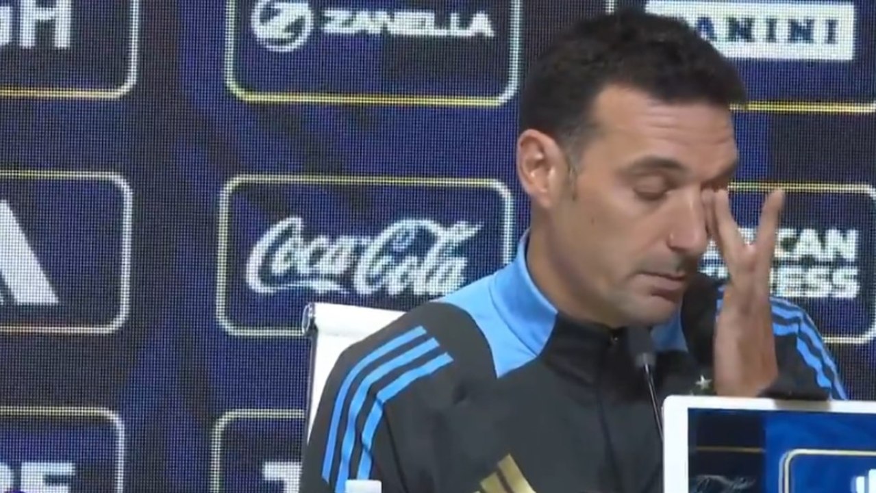 Un periodista se emociona con la respuesta de Scaloni sobre Messi y hace llorar al técnico argentino
