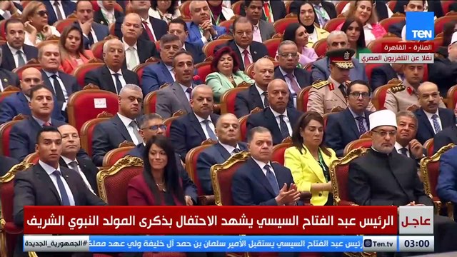 وزير الأوقاف يهدي الرئيس السيسي هدية تذكارية بمناسبة ذكرى المولد النبوي الشريف