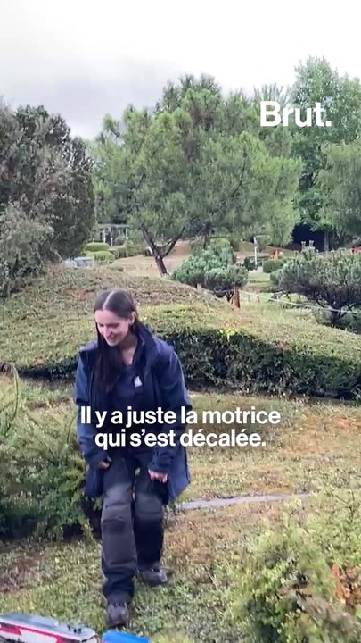 Elle s'occupe des petits trains au parc France Miniature