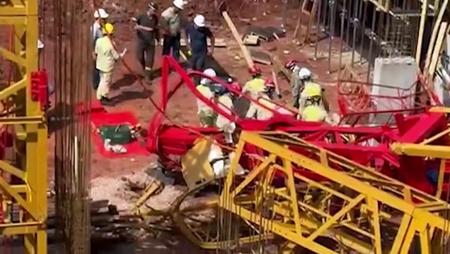 Guindaste cai em obra e trabalhador é atingido em Cascavel