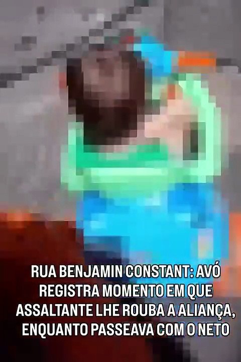 Mulher que passeava com criança tem aliança roubada e filma o crime Se correr, atiro