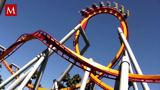 Niño aparece de la nada en un monorriel de parque de diversiones y asusta a visitantes