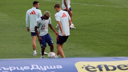 Ni Lamine puede con Huijsen: el intento de caño de la estrella del Barça a la estrella del Madrid