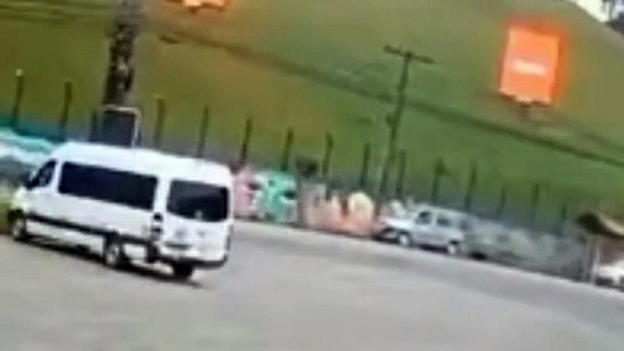 Dupla colisão impressionante em Joinville