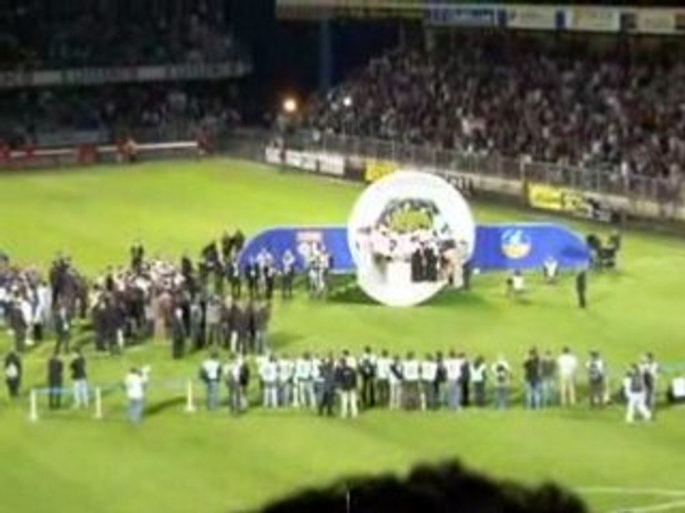 Remise du Trophée au champion