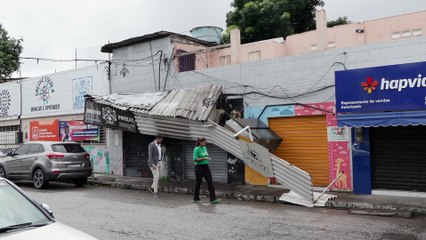 Desabamento de Cobertura Metálica em Água Fria: Consequências e Reações da População