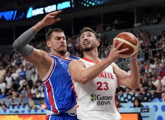 EuroBasket 2025 : Sengun et la Turquie remportent un duel de haute-volée face à la Serbie de Jokic