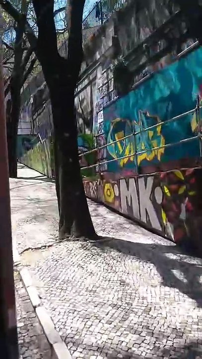 Saiba como funciona o passeio no Elevador da Glória, que descarrilhou em Lisboa; VÍDEO