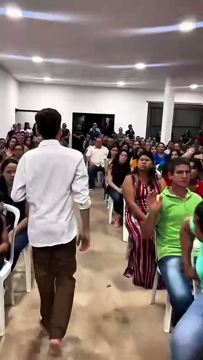 VÍDEO: Pastor mirim é chamado de falso profeta e rebate com ameaça; “Não deixa eu falar da sua amante”