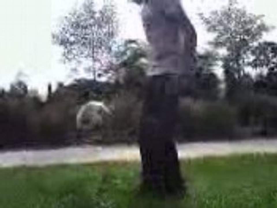 Medhi jongle avec Florent