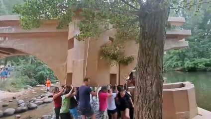 Construcción de un puente de cartón