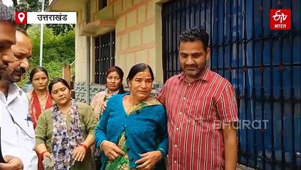 घसिया महादेव के समीप टीचर कॉलोनी में भूधंसाव से खौफजदा लोग, घरों को किया खाली, पुनर्वास की मांग