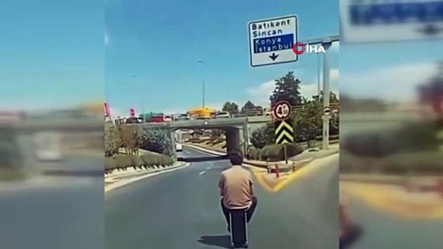 Ankara'da bir vatandaş, elektrikli valizle trafiğe çıktı