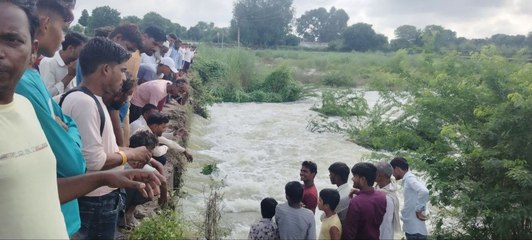 जीवंत हुई जगर नदी बांध पर चादर से बढ़ा बहाव, पाली एनीकट से गंभीर में जाएगा पानी