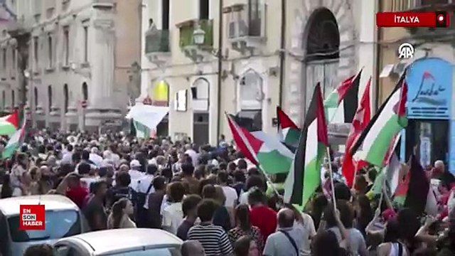 İtalya’da binlerce kişi Filistin ve Küresel Sumud Filosu’na destek için yürüdü