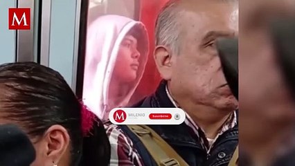 Joven arriesga su vida en Metro CdMx: viaja entre vagones por llegar a tiempo
