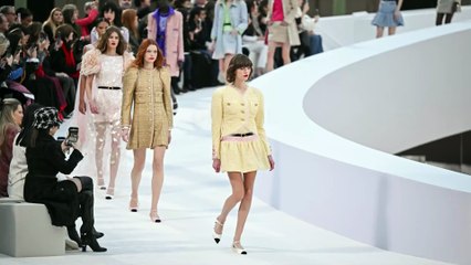 Chanel Haute Couture, "movimento infinito": passato e futuro si sfiorano con grazia