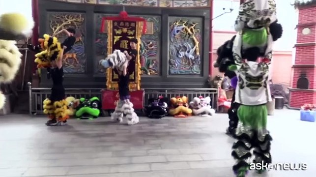 Capodanno cinese, la danza del leone accoglie finalmente anche le donne
