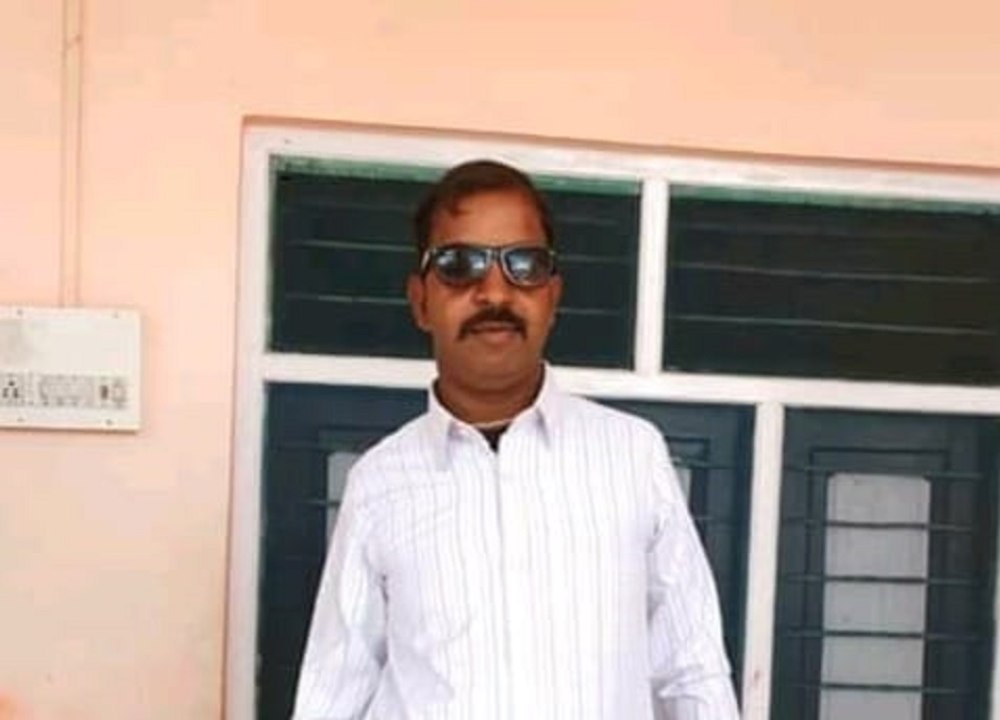 मुरैना जिला अस्पताल में वार्ड फुल, पलंग नहीं तो टीन शेड में मरीजों का उपचार