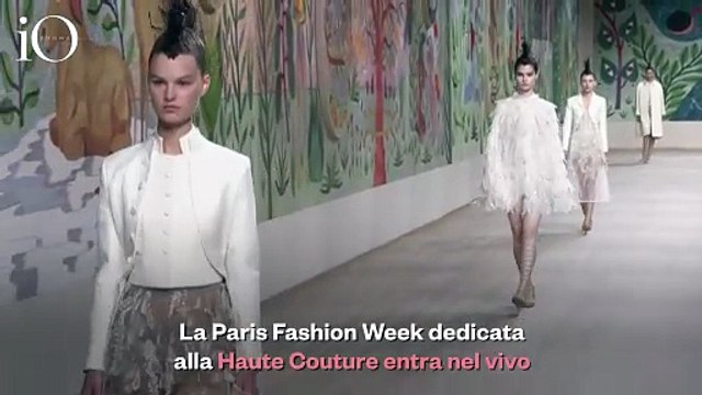 Beatrice Borromeo, musa moderna Dior: velluto e perle a Parigi