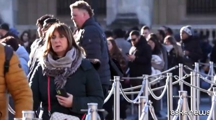 Grossi guai per il Louvre: sovraffollamento, opere a rischio e carenze nei servizi