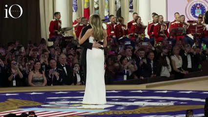 L'abito bouquet in bianco e nero di Melania Trump al ballo di insediamento