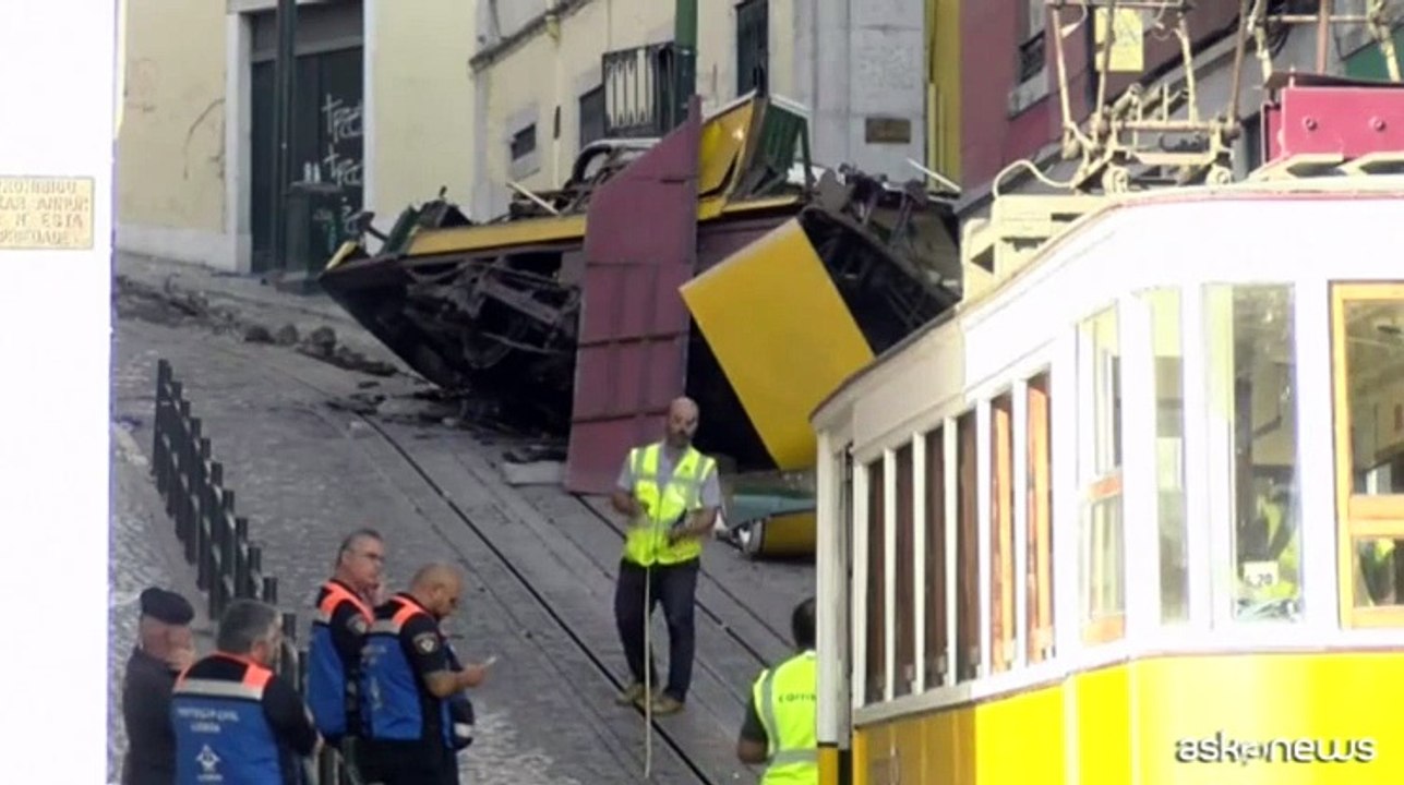 Polizia sul luogo incidente funicolare Lisbona: sale a 17 numero morti