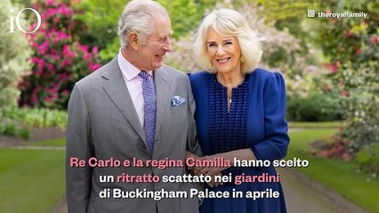 Natale con i reali: biglietti di auguri tra famiglia, tradizione e messaggi di speranza