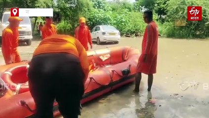 बाढ़ से यमुना बैंक मेट्रो स्टेशन जाने वाली सड़क भी बंद, देखें वीडियो