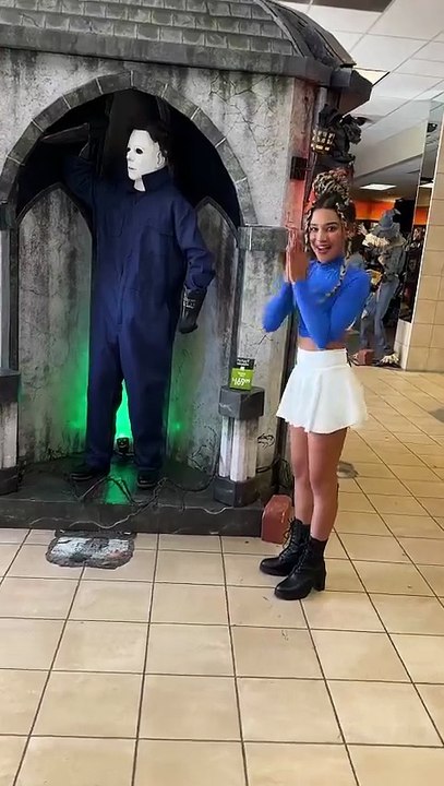 MICHAEL MYERS FAIL! Merrick & @LibertyBarros @spirithalloween #halloween #animatronics #prank