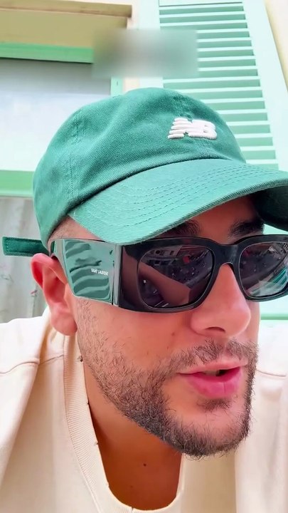 🎶 Le rappeur marocain Draganov a sorti il y a une dizaine de jours son clip Tach, déjà vu plus de 10 millions de fois.  🕺 On y voit le comédien algérien Mohamed Khassani danser, tandis que Draganov apparaît assis en hauteur.