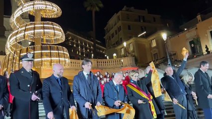 La magia del Natale a Roma: l’albero a Trinità dei Monti è griffato Bulgari