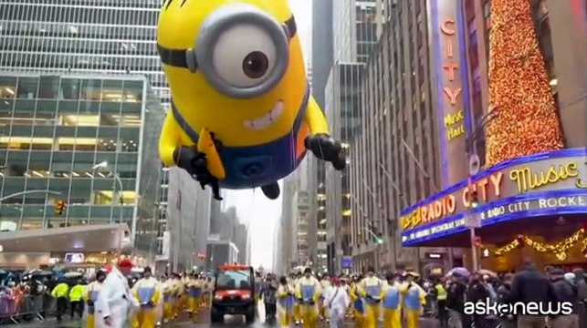 Pioggia, emozioni e tantissimi colori: la parata del Giorno del Ringraziamento a New York