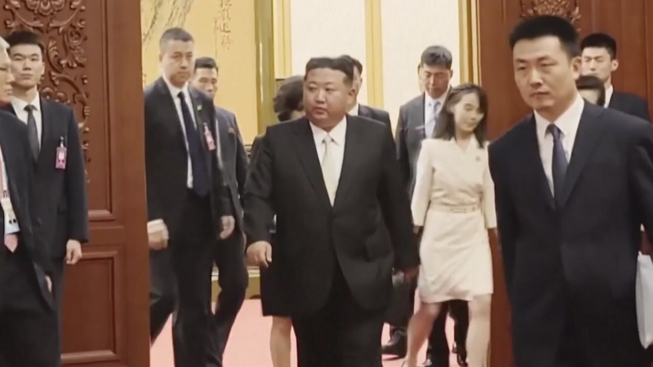 [속보] 로이터 "김정은 전용열차, 베이징역 떠나"...5차 방중 마치고 귀국길 / YTN