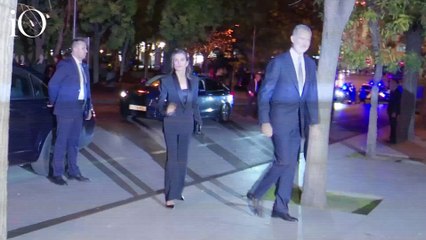 Letizia di Spagna, l'abito smoking nero fa rima con eleganza e rispetto