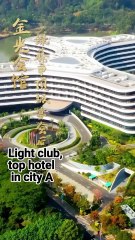 【ENG SUB】 Dia diejek karena penampilannya yang lusuh, tetapi siapa sangka dia adalah seorang taipan bisnis yang kuat yang telah pensiun selama bertahun-tahun dan mengejutkan semua orang dengan langkah pertamanya!