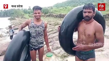 मुसीबत का मानसून, शिवपुरी में कई गांव जलमग्न, ग्रामीण ट्यूब से पार कर रहे उफनाती नदी
