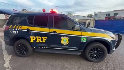 PRF apreende caminhonete com cerca de 700 celulares na BR-277, em Cascavel