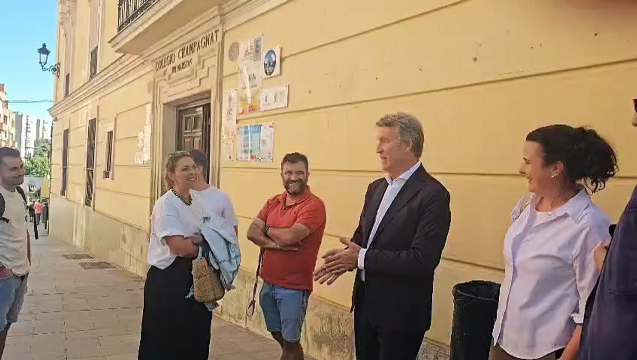 Alberto Núñez Feijóo visita una escuela infantil en el colegio Sagrado Corazón de Guadalajara