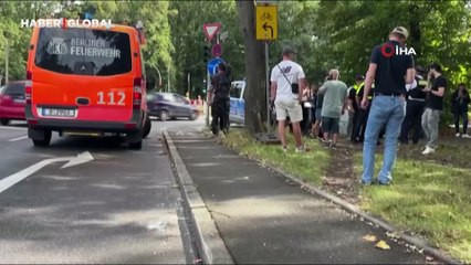 Berlin'de araç kalabalığa daldı: 1'i ağır 4 yaralı
