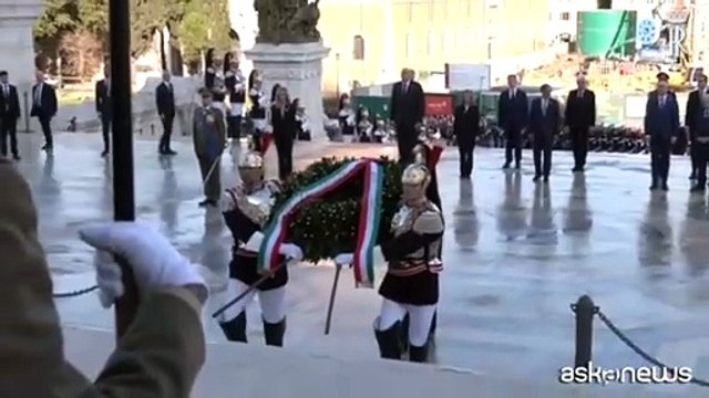 Festa 4 novembre, Mattarella depone corona all'Altare della Patria