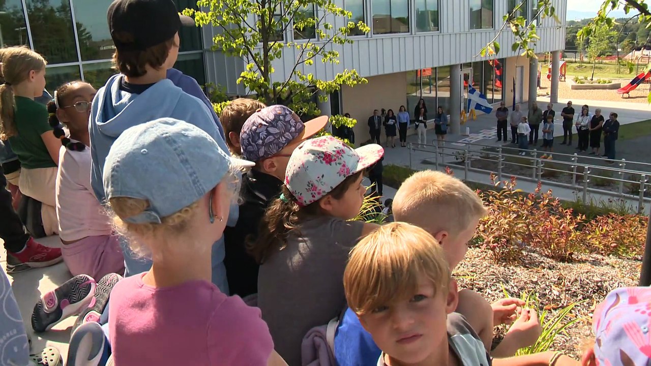 Éducation : le ministre Drainville inaugure la nouvelle école à Rivière-du-Loup