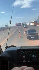 Carreta de indústria de Cruzeiro do Oeste se envolve em colisão em SP