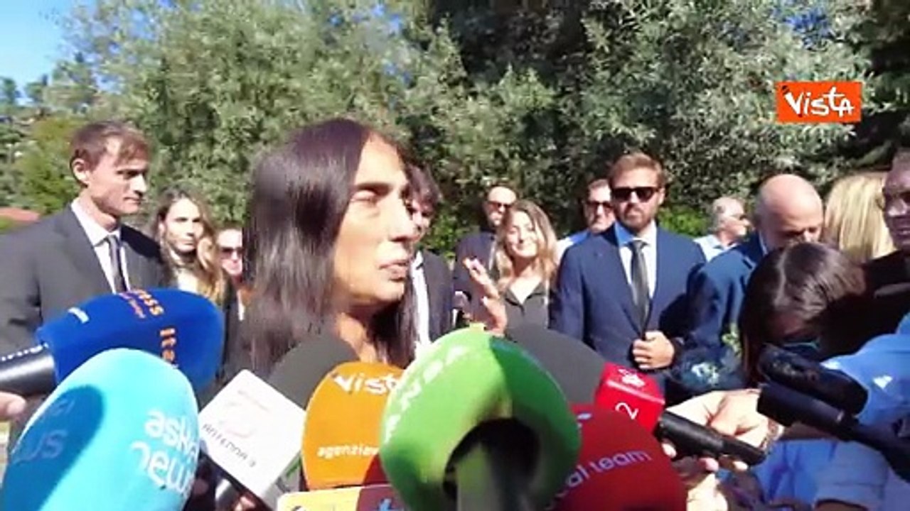 Sveva Fede ai funerali del padre: I giornalisti ci sono stati accanto, lui ne sarebbe contento