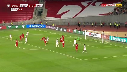 Khvicha Kvaratskhelia buteur avec la Géorgie - Foot