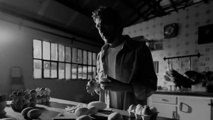 Paco León se dirige a los hombres en la última campaña de Igualdad contra el machismo