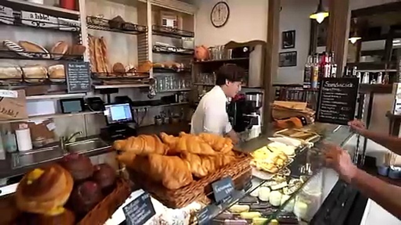 1. Français pour débutants - À la boulangerie - Dialogue en français