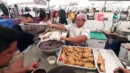 No Ver-o-Peso, peixe frito com açaí impulsiona a economia no dia nacional do fruto