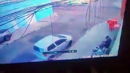 Pulando igual o Saci-Pererê, ladrão é flagrado assaltando bar